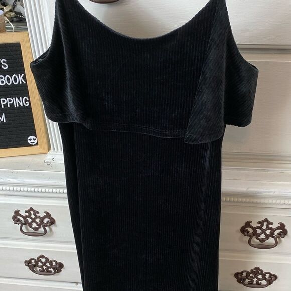 Velvet Mini Ruffle Dress - Picture 4 of 11